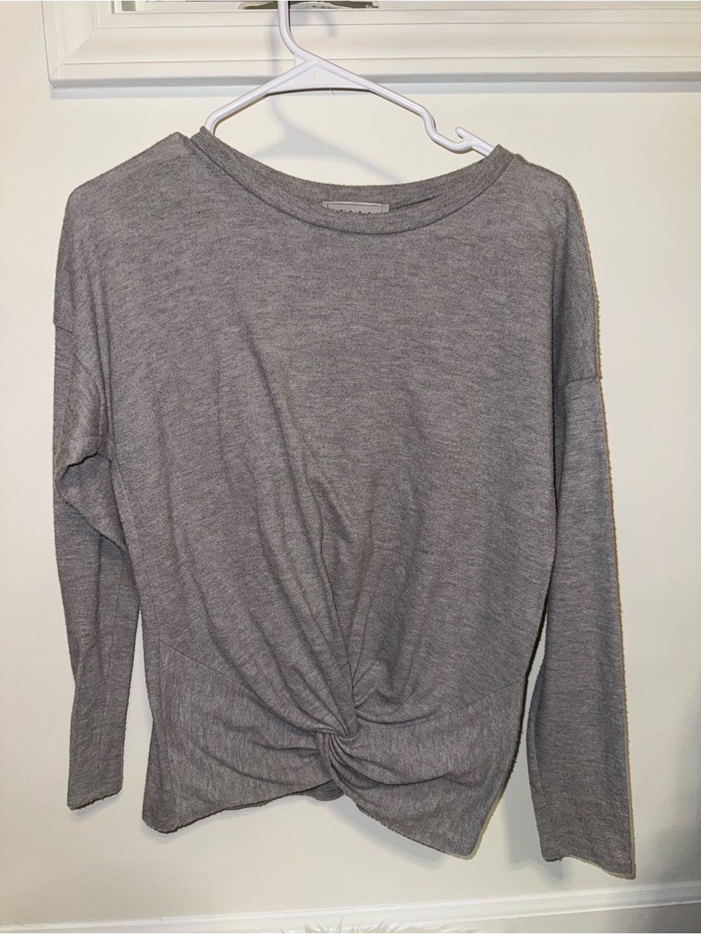 Women's Gray Twist-Front Long Sleeve Top
